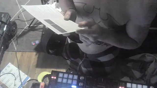 Snapshot of trash4cash chatting on 28, 4, 2026 trash4cash online show from 28, 4, 2026