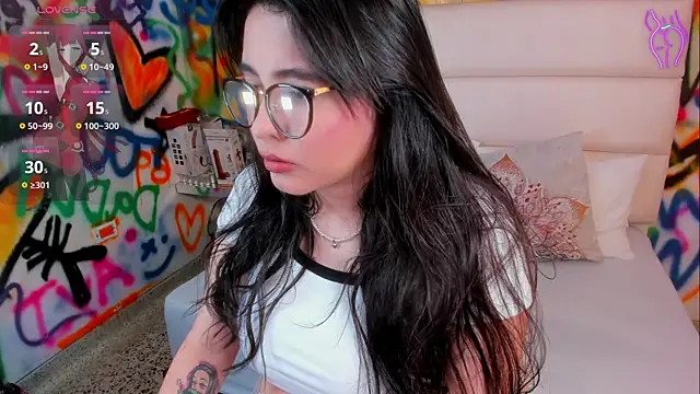 Snapshot of Liana_Bernocchi chatting on 7, 11, 2025 Liana Bernocchi online show from 7, 11, 2025