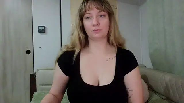 emerieskye20 online show from 17, 12, 2025