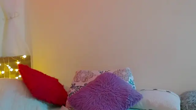 Juliietha servas online show from 4, 3, 2025