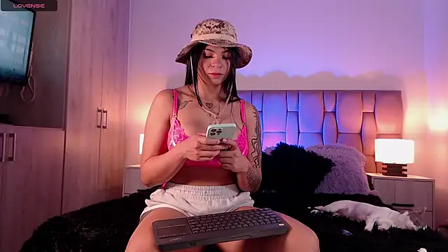 SophiaKarson online show from 28, 2, 2025