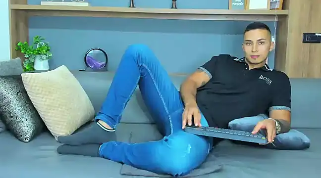Snapshot of Juan_muscle chatting on 13, 2, 2025 Juan muscle online show from 13, 2, 2025