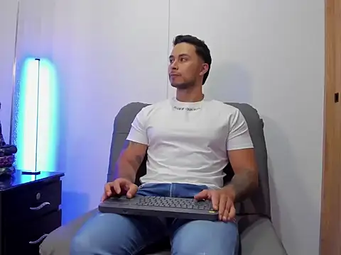 Snapshot of Juan_muscle chatting on 26, 7, 2026 Juan muscle online show from 26, 7, 2026