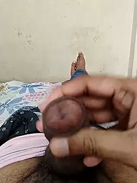 AUNTY1984 online show from 7, 10, 2025