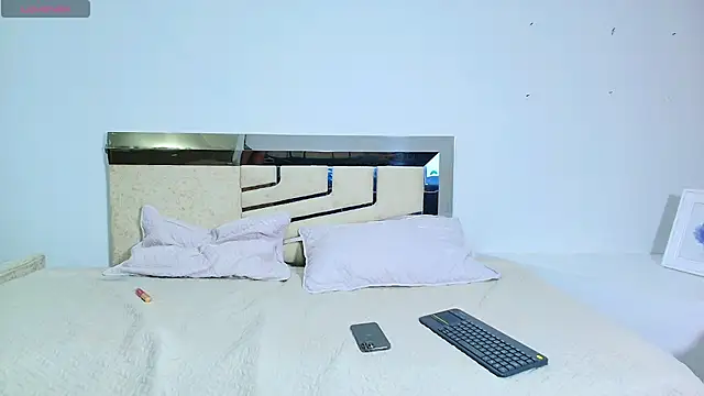 LaurenSnow online show from 20, 2, 2025