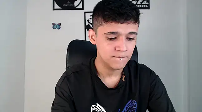 Snapshot of kaiine190 chatting on 3, 2, 2025 kaiine190 online show from 3, 2, 2025