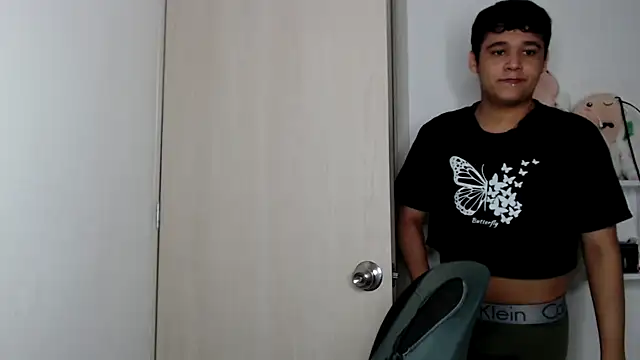 Snapshot of kaiine190 chatting on 24, 10, 2025 kaiine190 online show from 24, 10, 2025