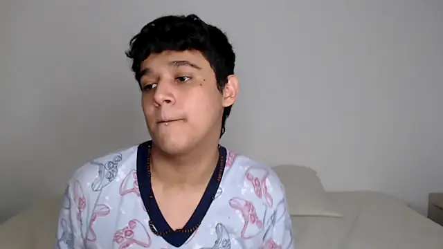 Snapshot of kaiine190 chatting on 3, 11, 2025 kaiine190 online show from 3, 11, 2025