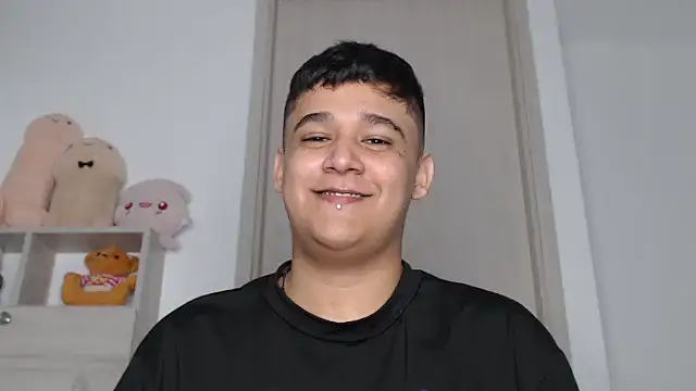 Snapshot of kaiine190 chatting on 5, 11, 2025 kaiine190 online show from 5, 11, 2025