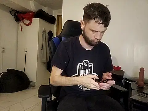 Snapshot of Talenjames4 chatting on 1, 11, 2025 Talenjames4 online show from 1, 11, 2025