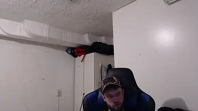 Snapshot of Talenjames4 chatting on 4, 11, 2025 Talenjames4 online show from 4, 11, 2025