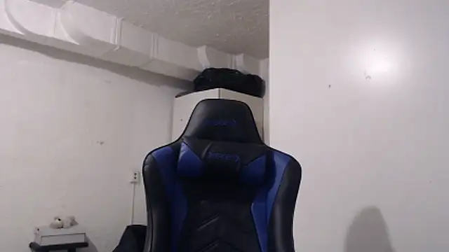 Snapshot of Talenjames4 chatting on 11, 11, 2025 Talenjames4 online show from 11, 11, 2025