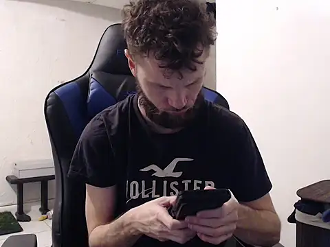 Snapshot of Talenjames4 chatting on 29, 11, 2025 Talenjames4 online show from 29, 11, 2025