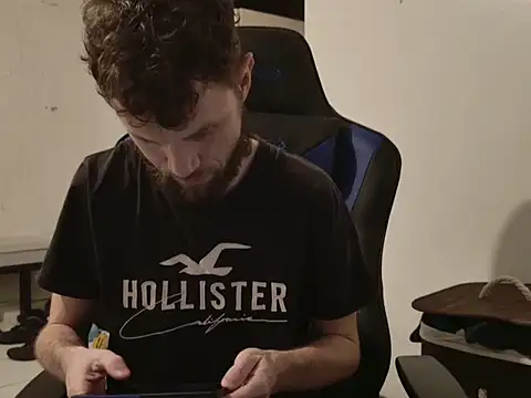 Snapshot of Talenjames4 chatting on 1, 12, 2025 Talenjames4 online show from 1, 12, 2025