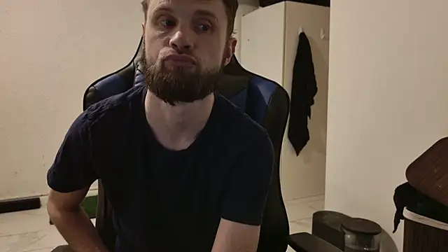 Snapshot of Talenjames4 chatting on 5, 12, 2025 Talenjames4 online show from 5, 12, 2025