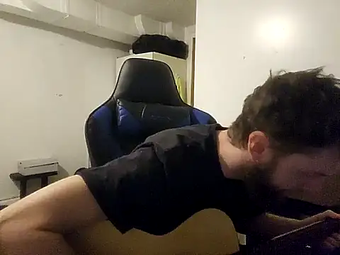 Snapshot of Talenjames4 chatting on 17, 12, 2025 Talenjames4 online show from 17, 12, 2025