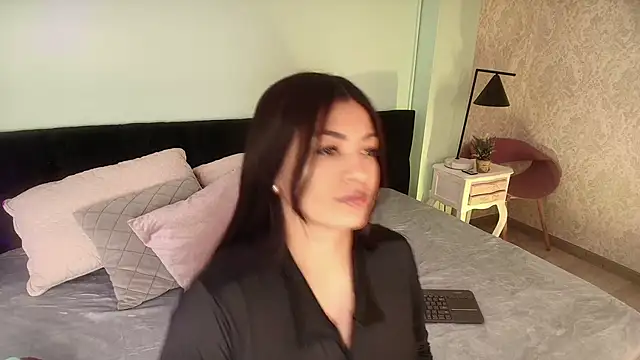 EvaaStevens online show from 6, 10, 2025