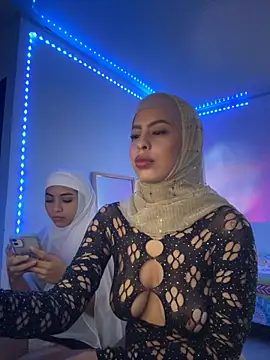 Snapshot of JannaNader12 chatting on 13, 11, 2025 JannaNader12 online show from 13, 11, 2025