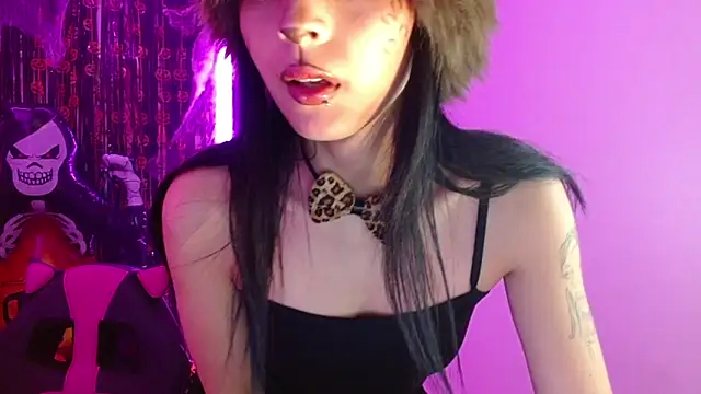 Snapshot of Kind_Scarlett chatting on 29, 10, 2025 Kind Scarlett online show from 29, 10, 2025