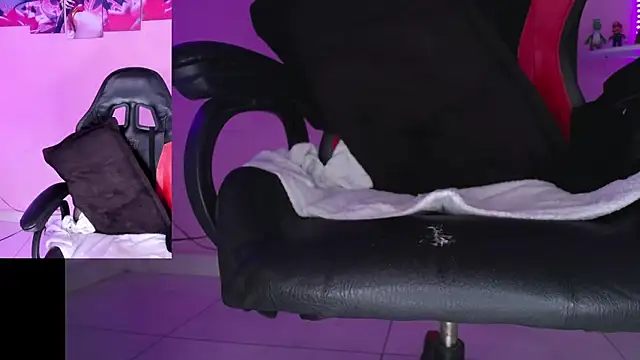 Snapshot of DanielaHang chatting on 25, 11, 2025 DanielaHang online show from 25, 11, 2025