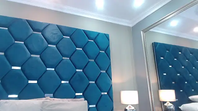 Snapshot of ThaniaJones chatting on 6, 4, 2026 ThaniaJones online show from 6, 4, 2026