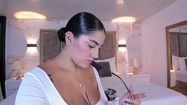 Snapshot of PaulinaDuarte chatting on 7, 5, 2026 PaulinaDuarte online show from 7, 5, 2026