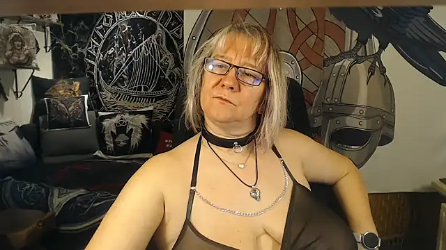 Snapshot of TittenMichelle chatting on 21, 11, 2025 TittenMichelle online show from 21, 11, 2025