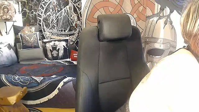 Snapshot of TittenMichelle chatting on 16, 12, 2025 TittenMichelle online show from 16, 12, 2025