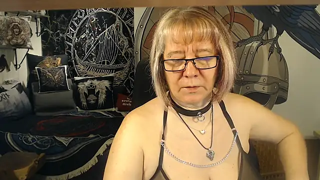 Snapshot of TittenMichelle chatting on 17, 12, 2025 TittenMichelle online show from 17, 12, 2025