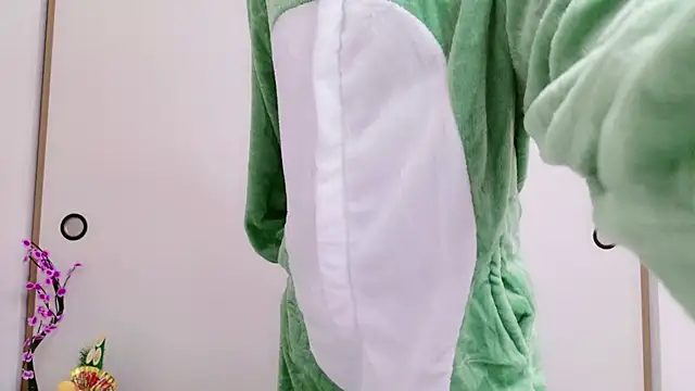 Snapshot of HONO_cha chatting on 4, 1, 2025 HONO cha online show from 4, 1, 2025