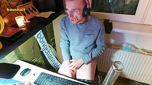 Snapshot of BongChannel chatting on 12, 1, 2025 BongChannel online show from 12, 1, 2025