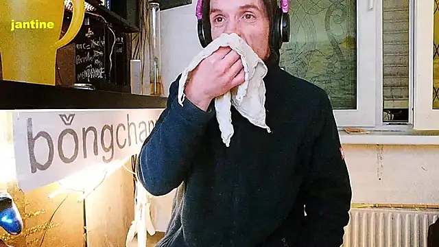 Snapshot of BongChannel chatting on 14, 2, 2025 BongChannel online show from 14, 2, 2025