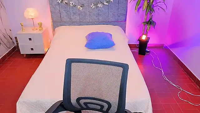 Lana stone  online show from 13, 1, 2026