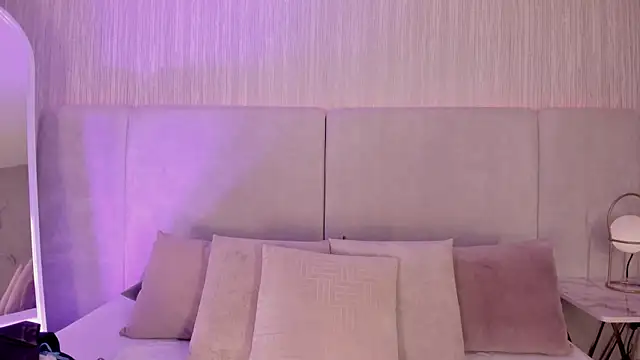 Snapshot of MALENA-ANGEL chatting on 8, 9, 2025 MALENA-ANGEL online show from 8, 9, 2025