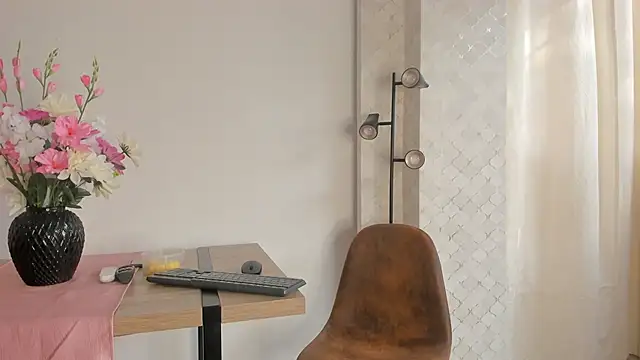 DaraBeckett online show from 13, 9, 2025