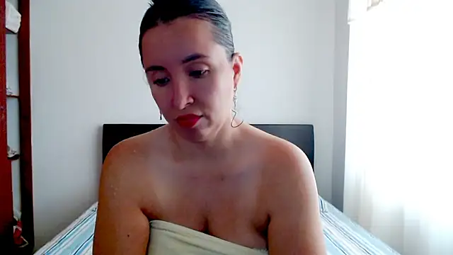 Snapshot of emely_sexx20 chatting on 4, 12, 2025 emely sexx20 online show from 4, 12, 2025