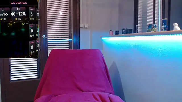 Snapshot of JennaDeluxe chatting on 30, 4, 2026 JennaDeluxe online show from 30, 4, 2026