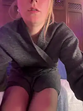 Snapshot of selenaluvv chatting on 25, 3, 2026 selenaluvv online show from 25, 3, 2026