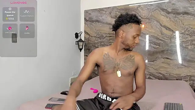 Snapshot of kaleb_violeta_1 chatting on 15, 11, 2025 kaleb violeta 1 online show from 15, 11, 2025