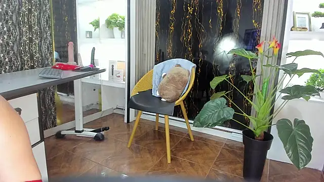 MissEscarleth online show from 25, 2, 2025