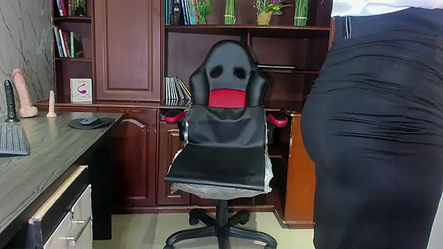 MissEscarleth online show from 13, 3, 2025