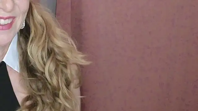 Snapshot of SusannaGlam_John chatting on 16, 12, 2025 SusannaGlam John online show from 16, 12, 2025