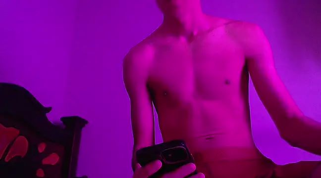 Snapshot of isaaclatino chatting on 17, 12, 2024 isaaclatino online show from 17, 12, 2024