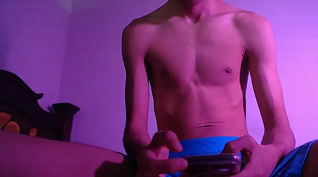 Snapshot of isaaclatino chatting on 1, 1, 2025 isaaclatino online show from 1, 1, 2025