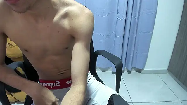 Snapshot of isaaclatino chatting on 15, 10, 2025 isaaclatino online show from 15, 10, 2025