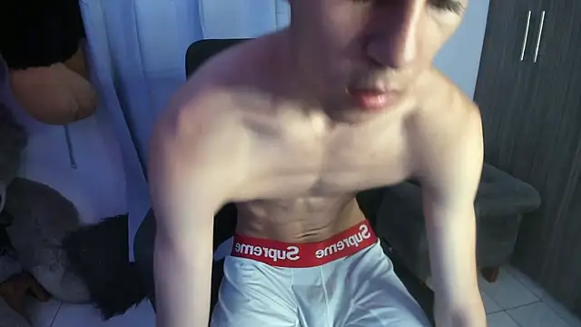 Snapshot of isaaclatino chatting on 10, 11, 2025 isaaclatino online show from 10, 11, 2025