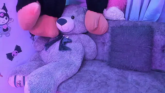 Snapshot of isaaclatino chatting on 13, 11, 2025 isaaclatino online show from 13, 11, 2025