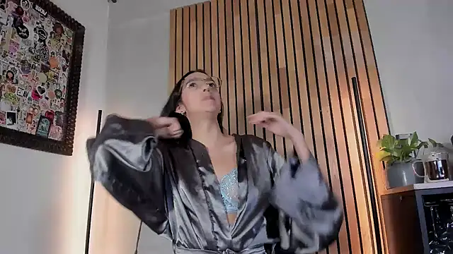 honeyhot69   online show from 6, 10, 2025