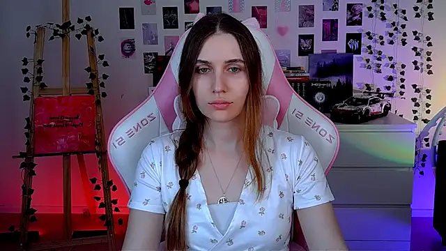 Snapshot of AliceCharmy chatting on 9, 9, 2025 AliceCharmy online show from 9, 9, 2025
