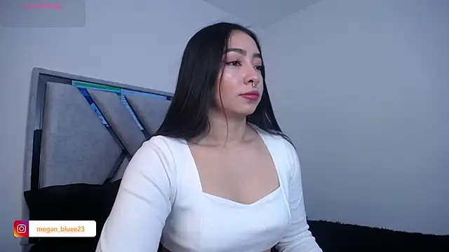 Snapshot of megan_bluee23 chatting on 29, 10, 2025 megan bluee23 online show from 29, 10, 2025